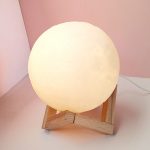 Lampara LED de Luna 3D con base madera