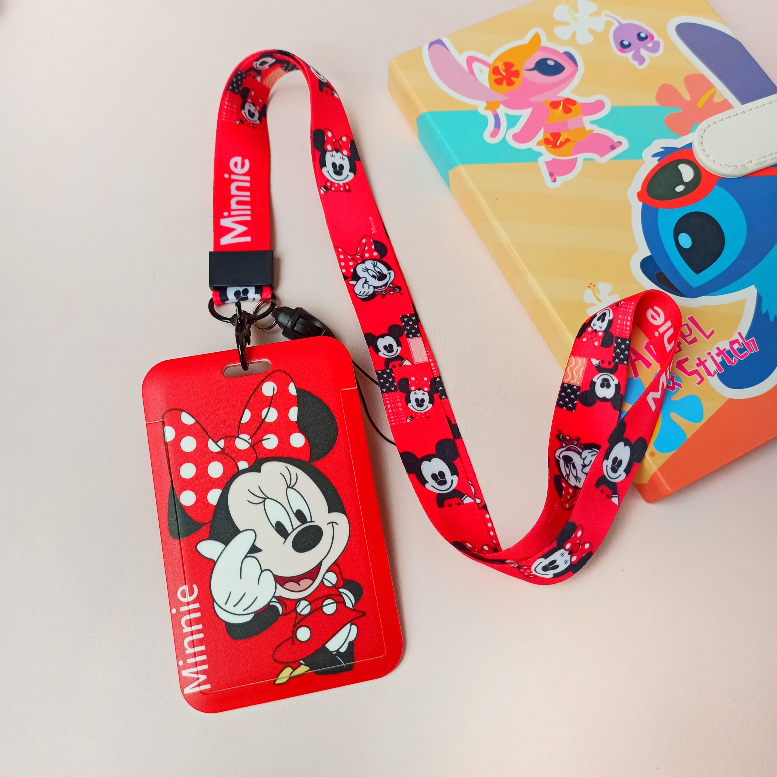 1685381563278 portacarnets Minnie en cali