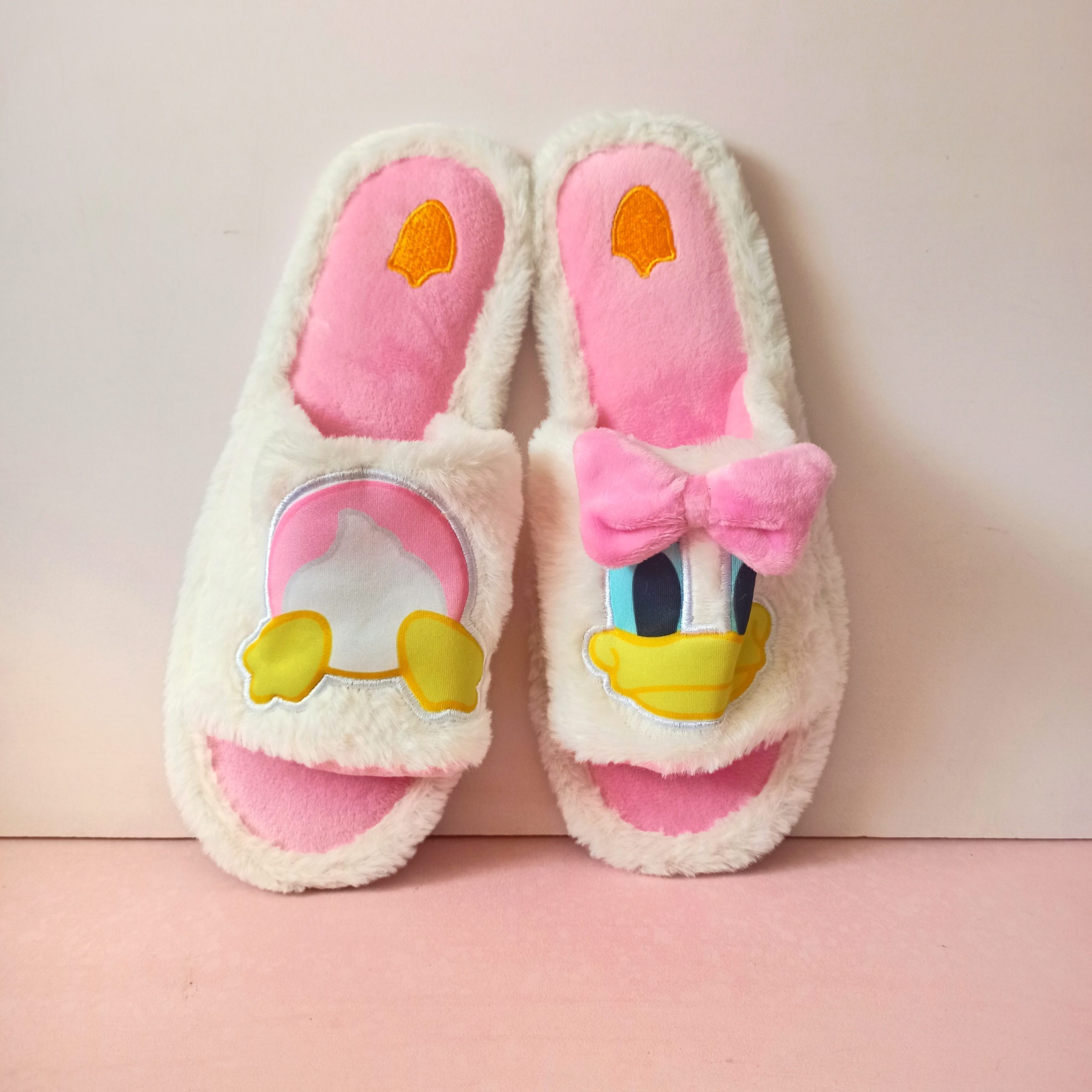 1688954439165 pantuflas donald y daisy en cali