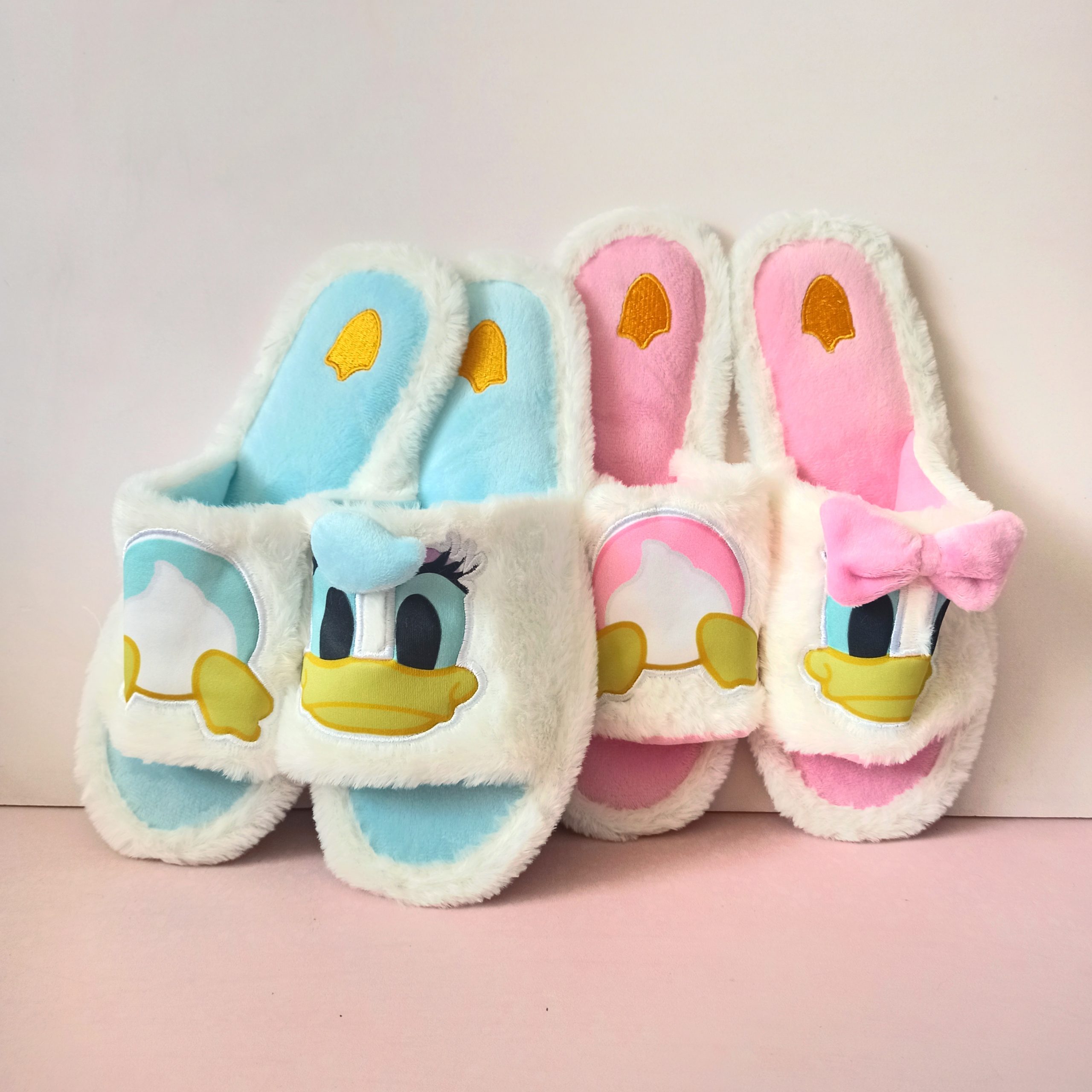 1688954453546 pantuflas donald y daisy en cali
