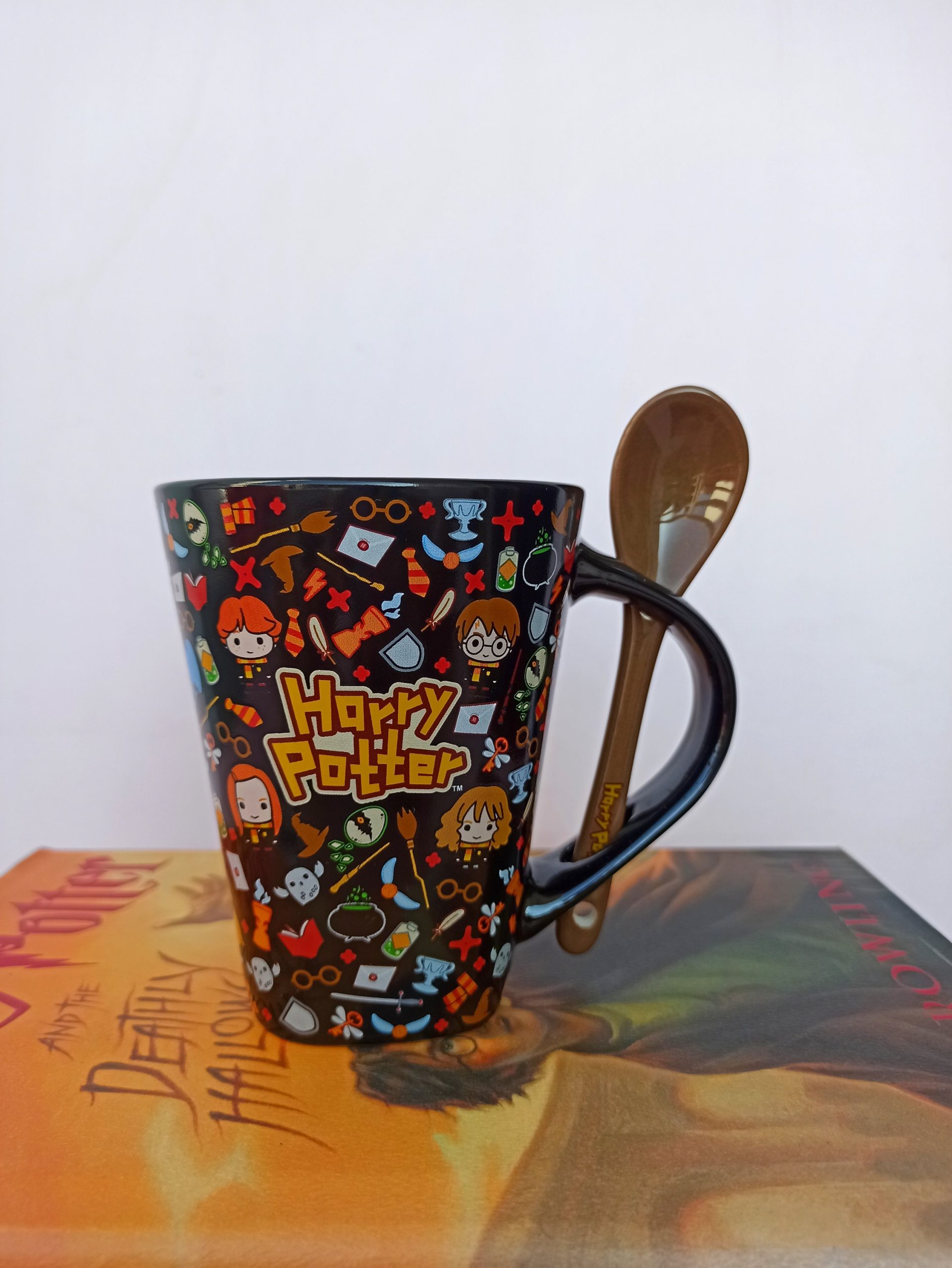 1692984139587-01-scaled.jpeg Taza Harry Potter chibi Harry Potter en Cali