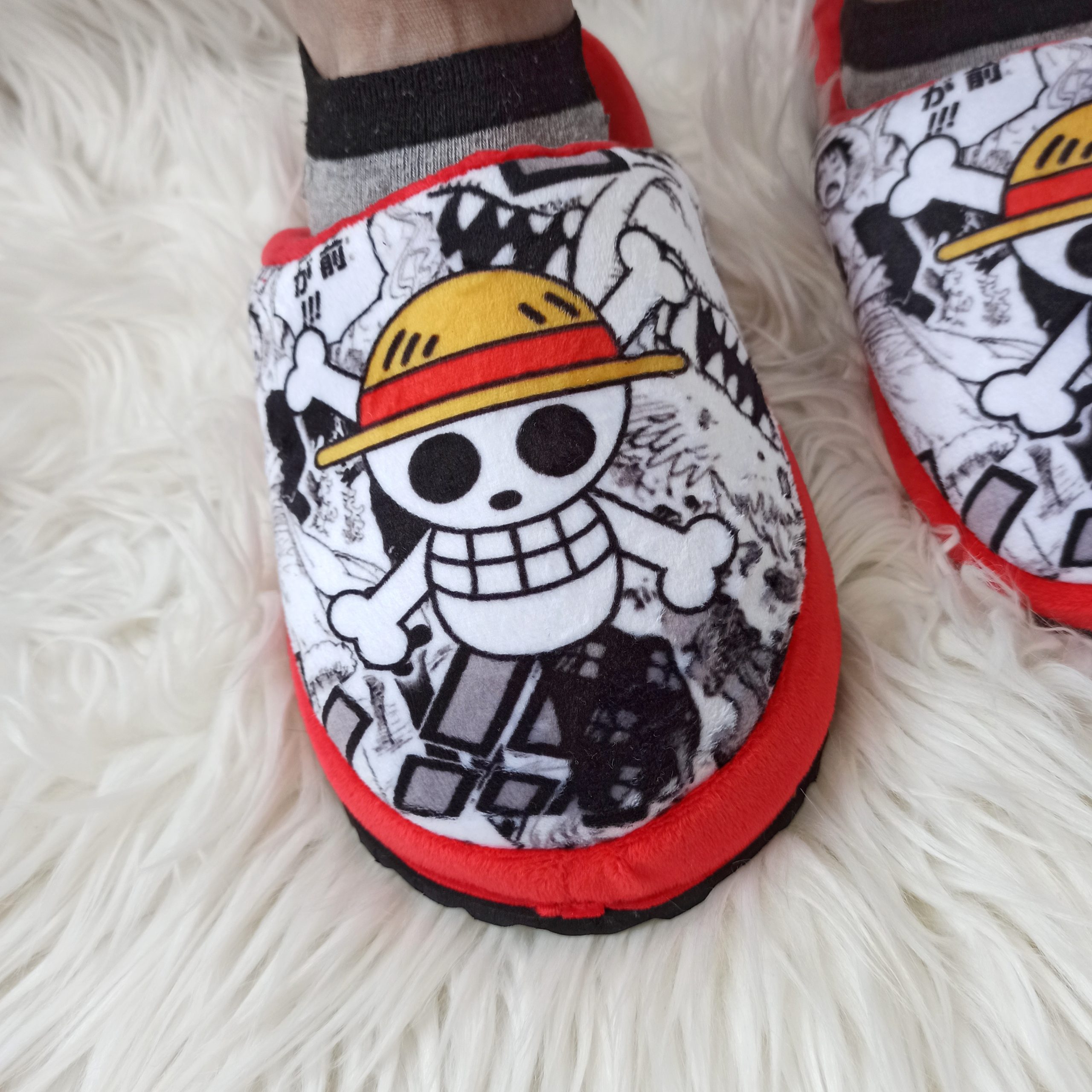 1703792306659 Pantuflas one piece en cali