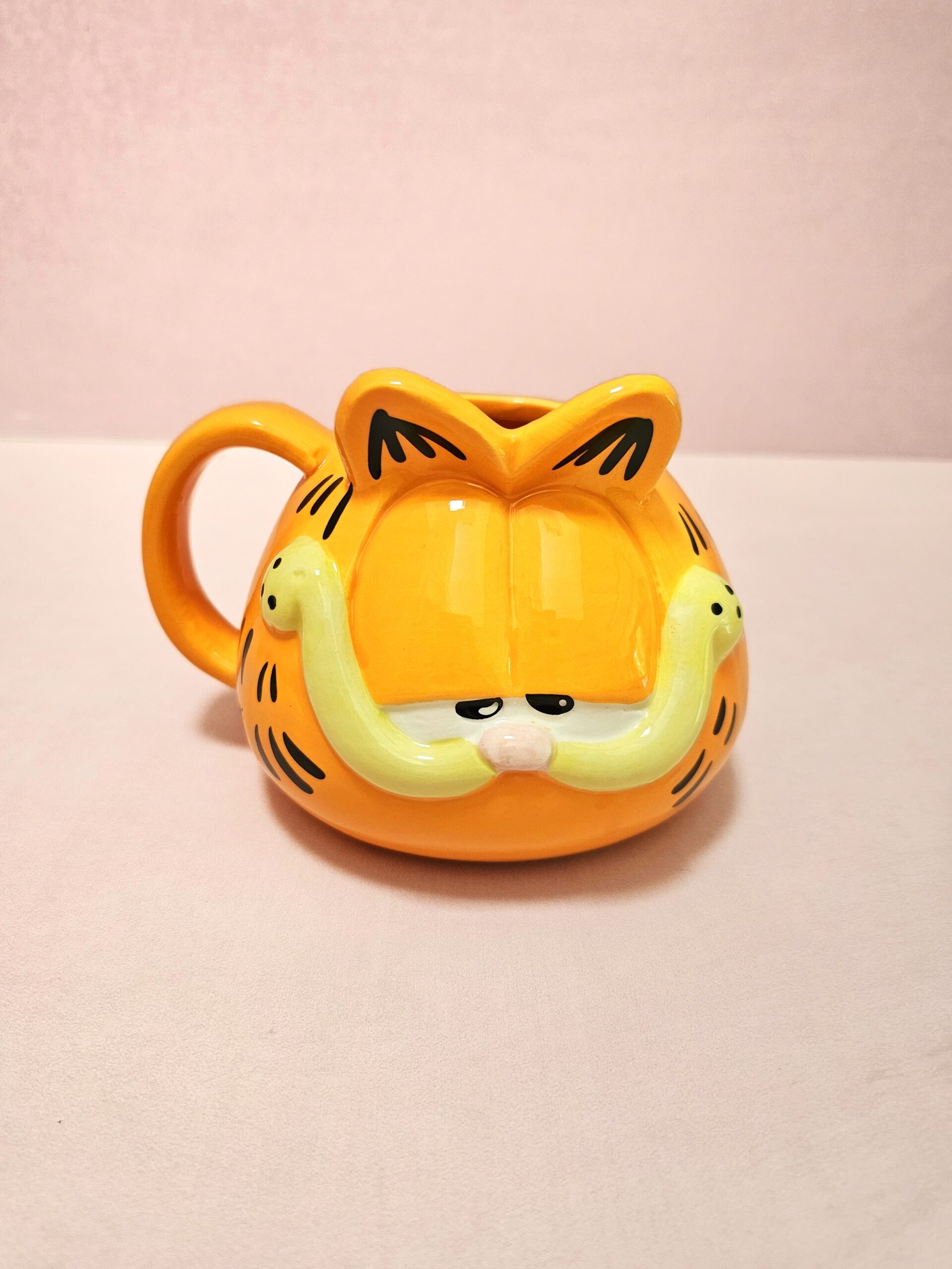 20250403_131932 (1) Taza de Garfield en colombia