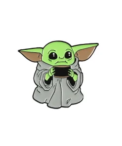 Pin metálico de yoda en cali