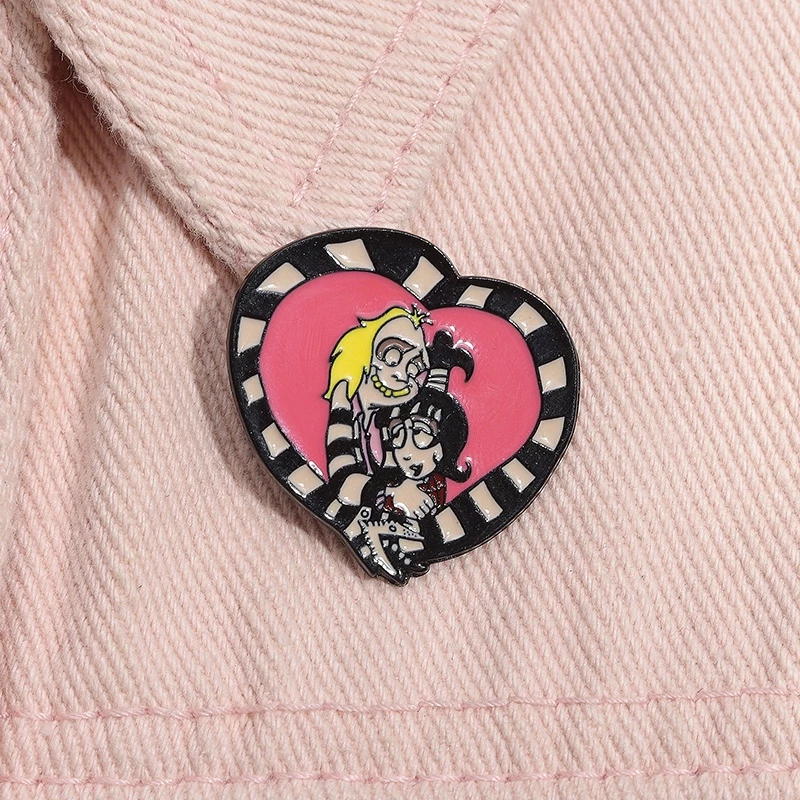 1716823510793 Pin metalico de beetlejuice en cali