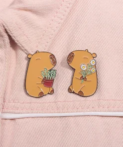 Pin capibara con flores en cali