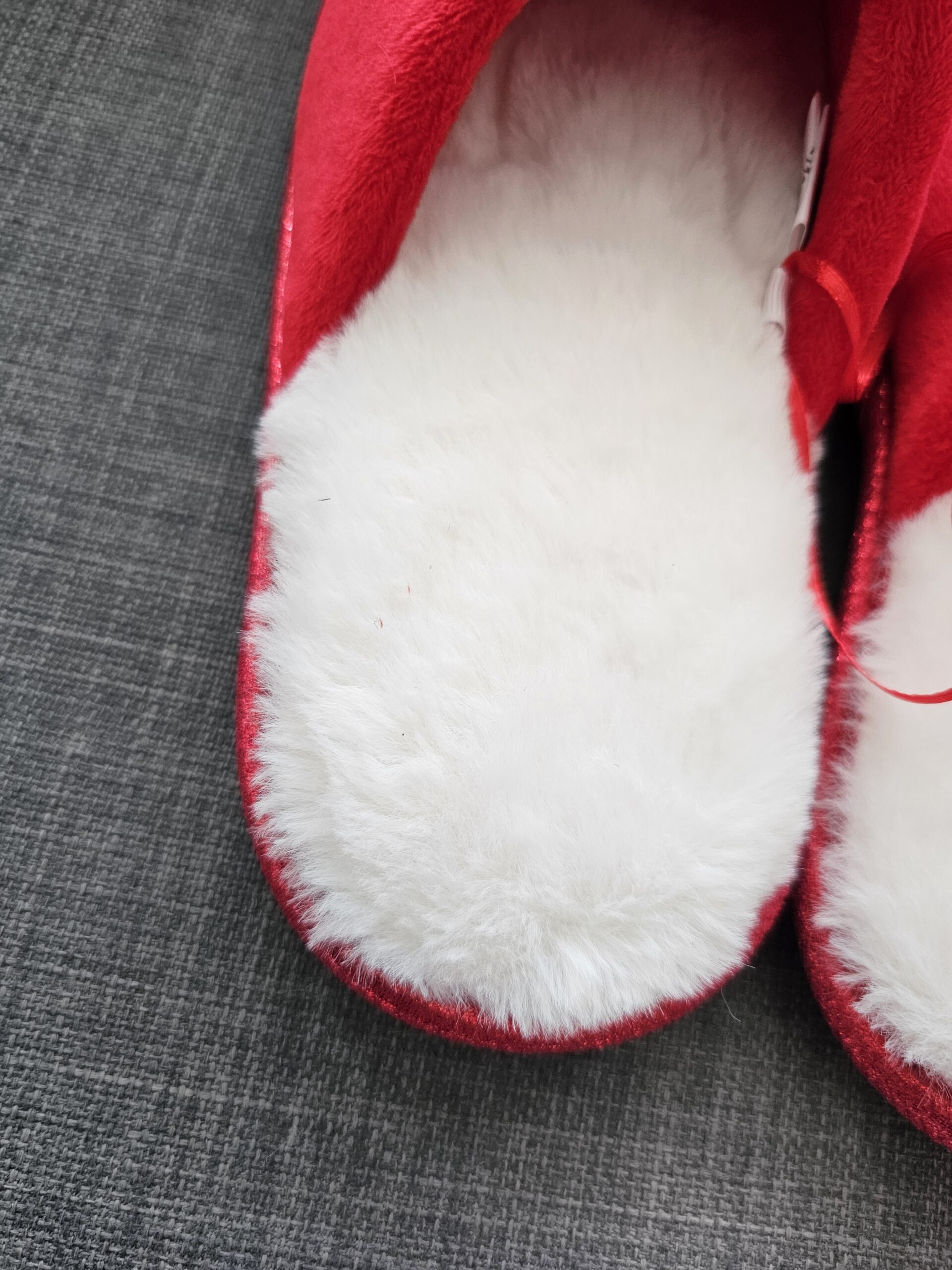20241021_141734 Pantuflas del Grinch en Colombia