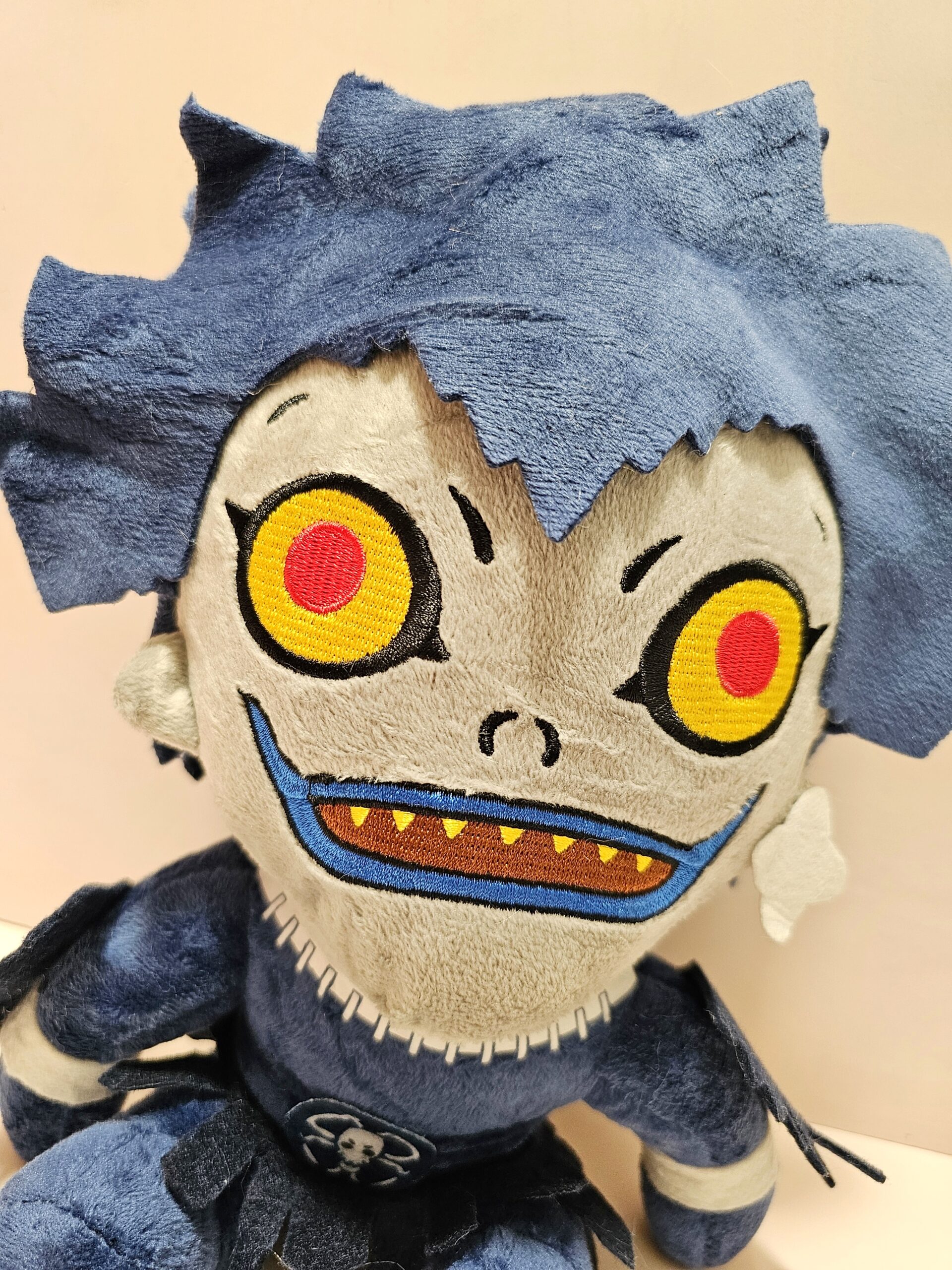 20250403_104857 Peluche death note ryuk en cali