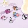 pin metalico de dumbo, lucifer, gata marie, dalamtas en cali
