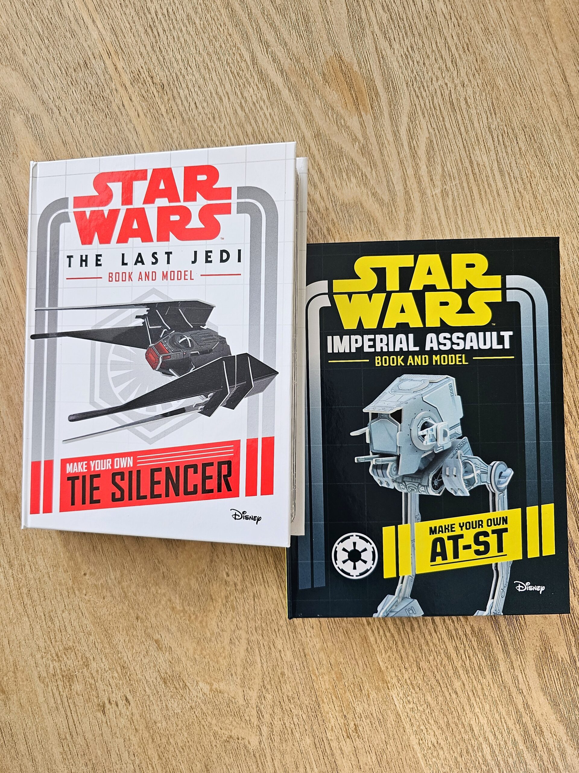 20250621_184300 libro y modelo de naves de star wars en cali