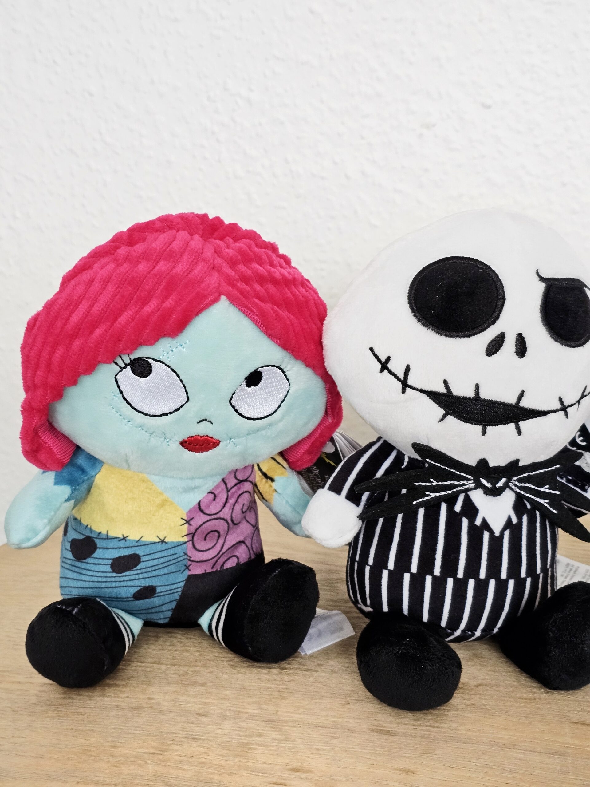 20250820_114645 peluches de jack skelligton y sally de Disney en