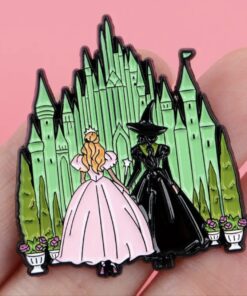 pin metalico de la pelicula de wicked en cali