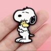 Pin metalico de snoopy en cali