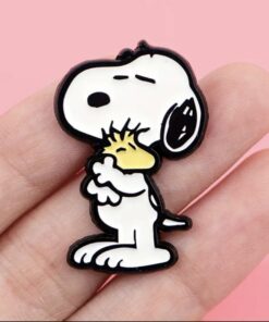 Pin metalico de snoopy en cali