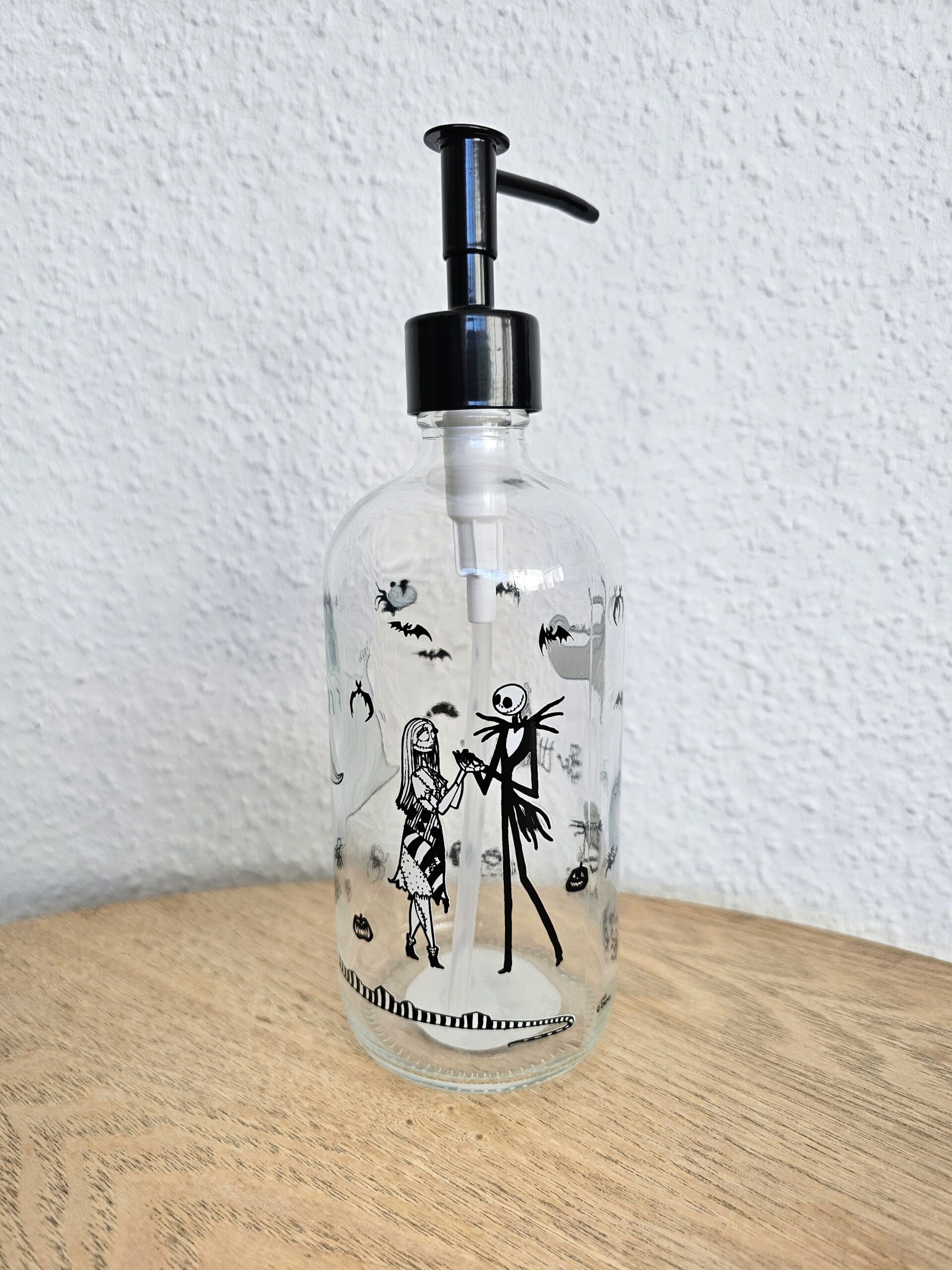 20250928_170523 dispensador de jabon de jack skelligton en cali