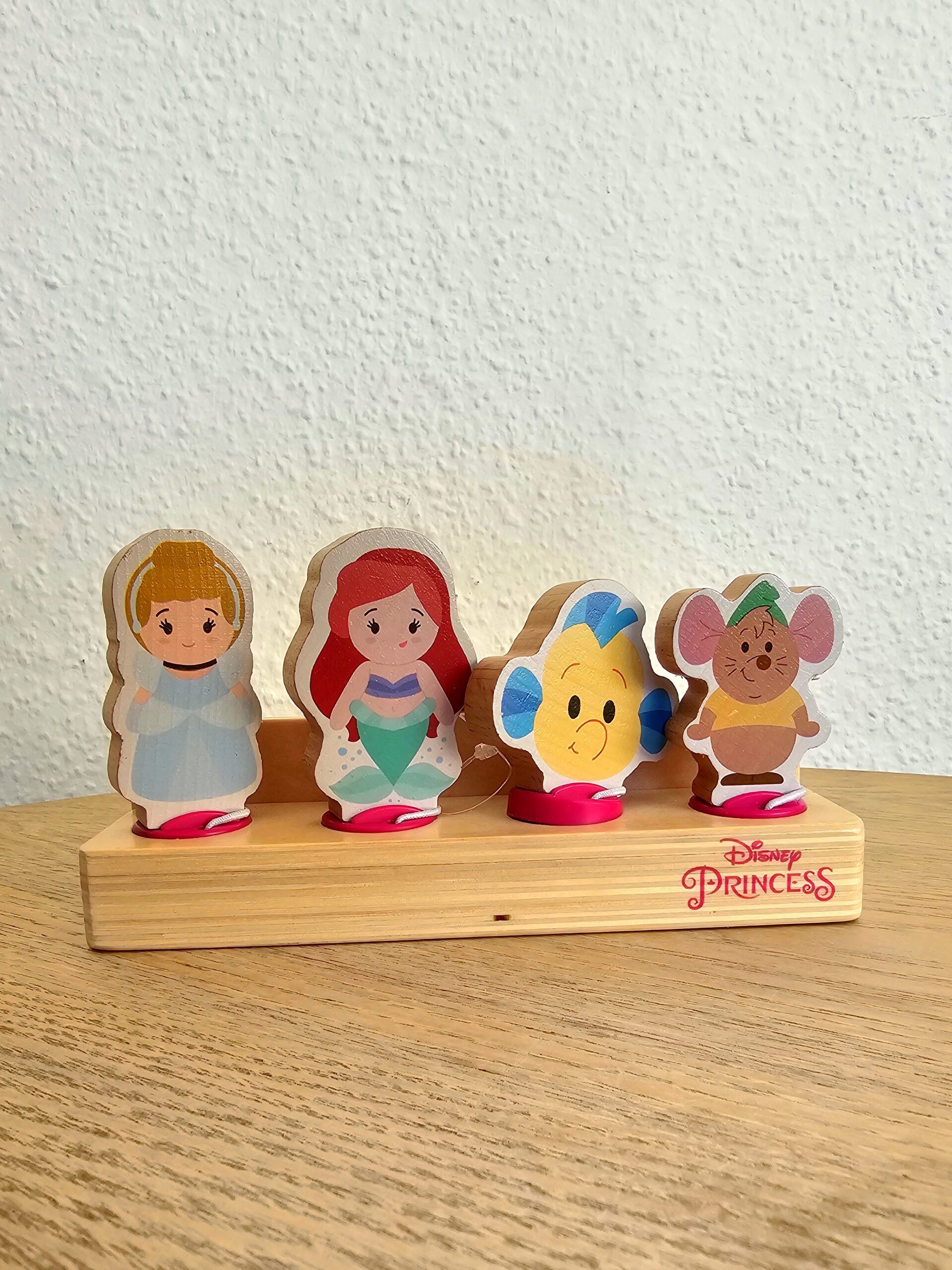 20250928_163138 Juego de madera Disney Princess: Cenicienta y Sirenita de cali