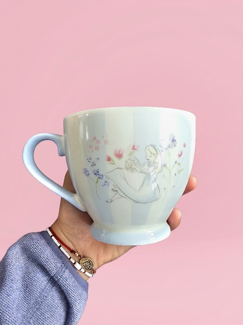 1774284556679 Taza Alicia en el pais de las maravillas en cali