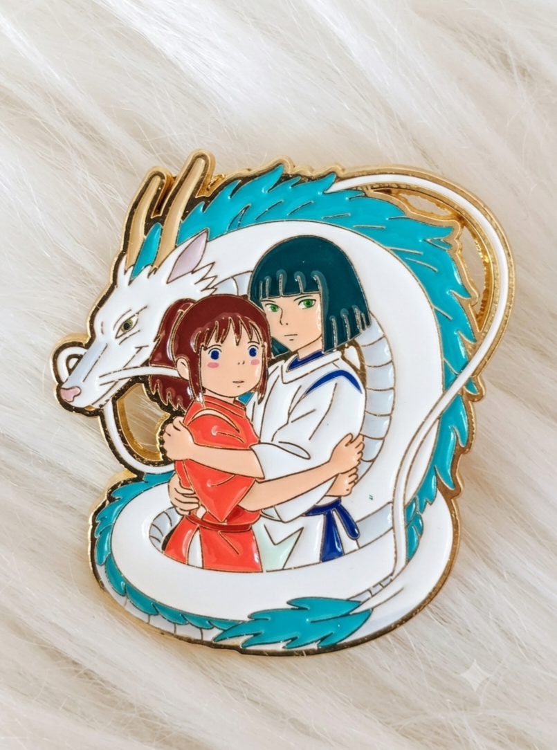 Pin metálico Viaje de Chihiro: Chihiro, Haku y dragón Pin metálico Viaje de Chihiro: Chihiro, Haku y dragón en Cali