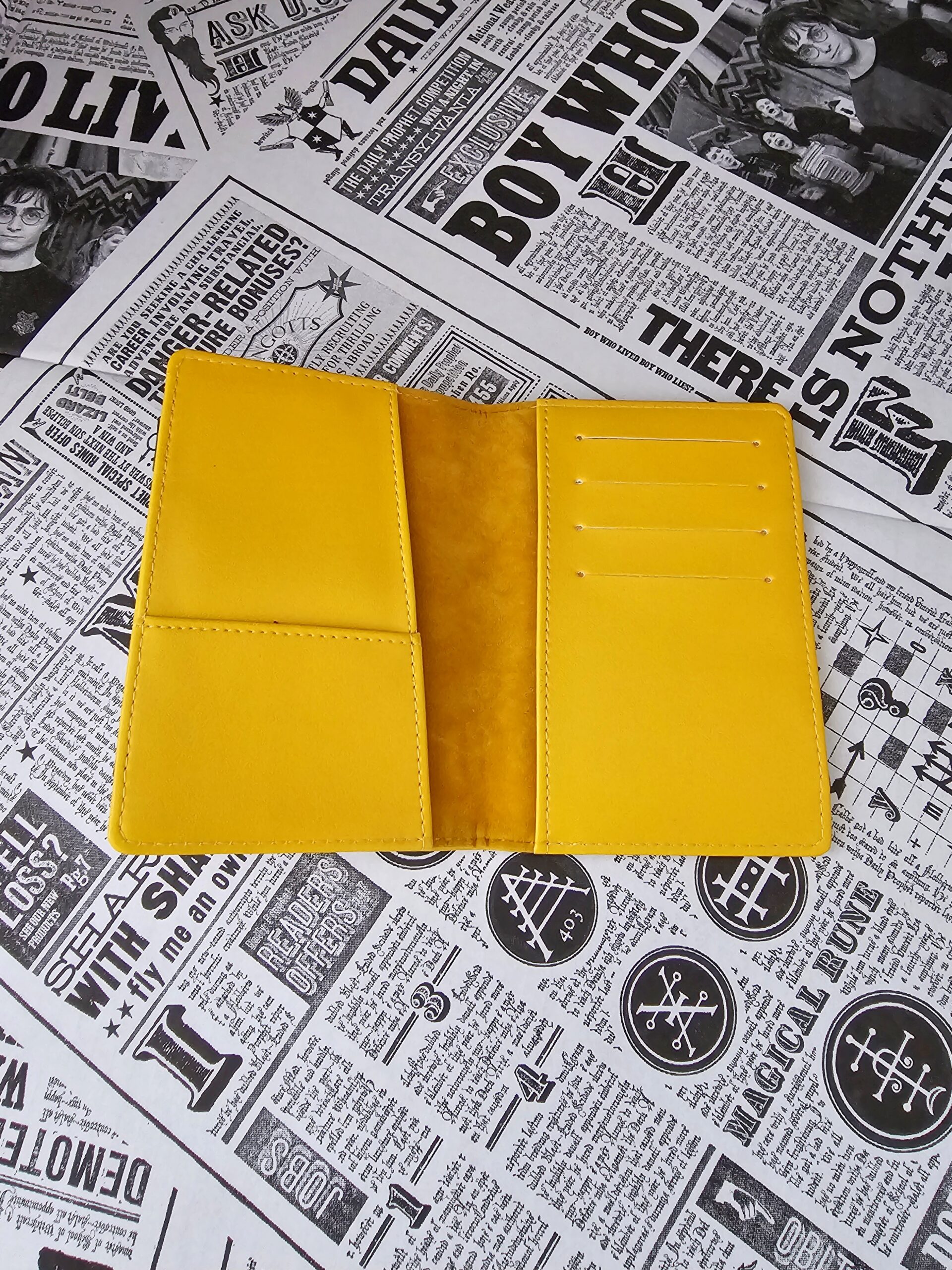 Portapasaporte Harry Potter Hufflepuff en cali